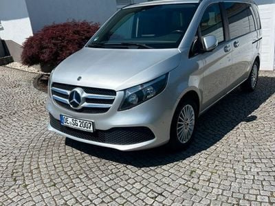 Mercedes V220