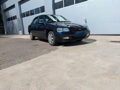 Brugt Ford Escort 90 HK (66 kW) 1998 Blå Sedan
