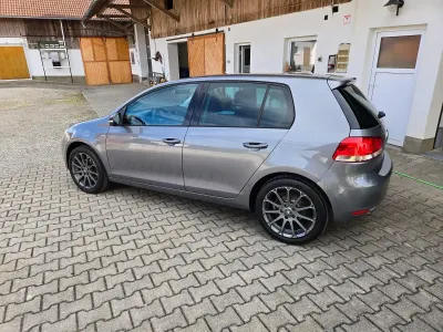 Gebraucht VW Golf VII 122 PS (89 kW) 2012 Grau Limousine