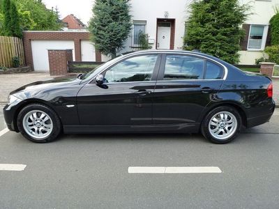 Gebraucht BMW 325 218 PS (160 kW) 2005 Schwarz metallic Limousine