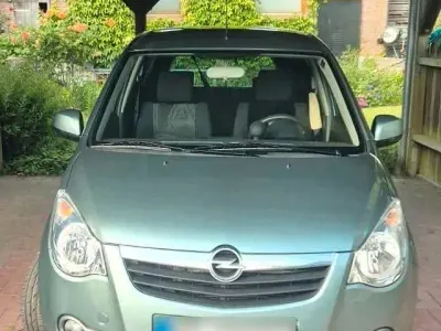 Gebraucht Opel Agila 94 PS (69 kW) 2013 Grün Kleinwagen