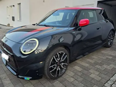 Gebraucht Mini Cooper 135 kW (184 PS) 2024 Schwarz Kleinwagen