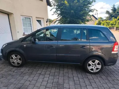 Gebraucht Opel Zafira Edition 140 PS (102 kW) 2010 Grau Van / Kleinbus