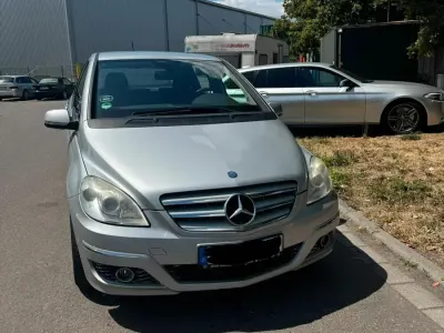 Gebraucht Mercedes B180 109 PS (80 kW) 2009 Silber Van / Kleinbus