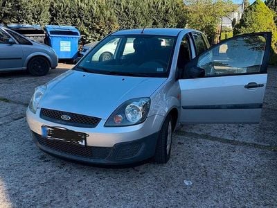 Usata Ford Fiesta 70 CV (51 kW) 2007 Argento Utilitaria