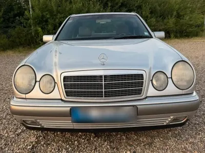 Gebraucht Mercedes E230 150 PS (110 kW) 1996 Silber Limousine