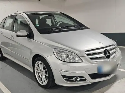 Gebraucht Mercedes B180 116 PS (85 kW) 2011 Silber Kleinwagen