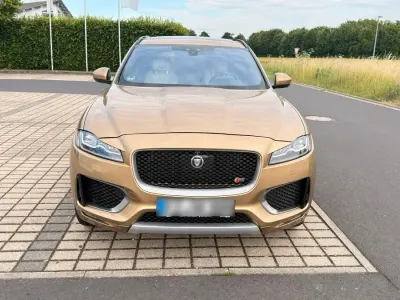 Gebraucht Jaguar F-Pace First Edition 306 PS (225 kW) 2017 Gold SUV