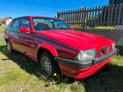 Usata Alfa Romeo 75 148 CV (108 kW) 1990 Rosso Berlina