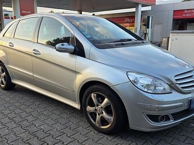 Mercedes B200