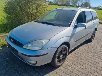 Używany Ford Focus 101 KM (74 kW) 2004 Szary Sedan/Limuzyna