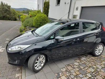 Gebraucht Ford Fiesta 82 PS (60 kW) 2015 Schwarz Kleinwagen