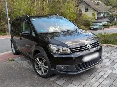Second-hand VW Touran 140 CP (102 kW) 2015 Negru Monovolum