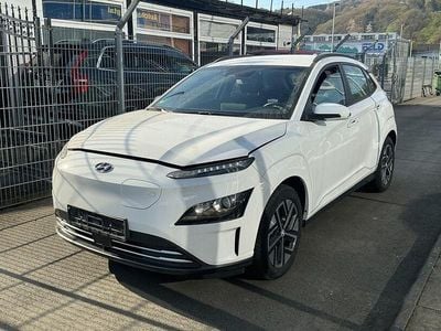 Gebraucht Hyundai Kona Select 100 kW (136 PS) 2022 Weiß SUV