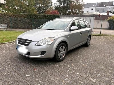 Gebraucht Kia Ceed 109 PS (80 kW) 2008 Silber Kleinwagen