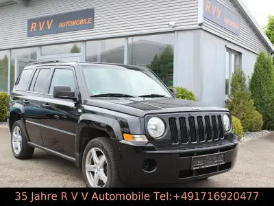 Gebraucht Jeep Patriot Sport 163 PS (119 kW) 2011 Schwarz SUV