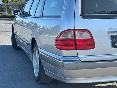 Mercedes E200