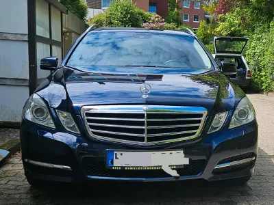 Gebraucht Mercedes E220 170 PS (125 kW) 2012 Blau Kombi