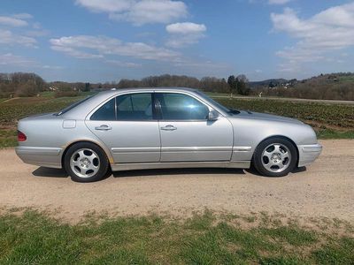 Mercedes E200