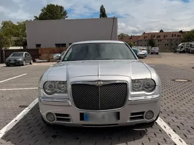 Usado Chrysler 300C 250 CV (183 kW) 2005 Plateado Familiar