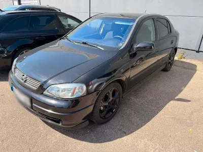 Gebraucht Opel Astra 101 PS (74 kW) 2003 Schwarz Limousine