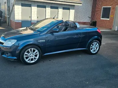 Begagnad Opel Tigra 90 HK (66 kW) 2005 Blå Cab