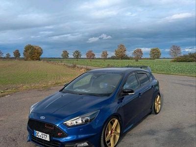 Gebraucht Ford Focus ST 250 PS (183 kW) 2016 Blau Limousine