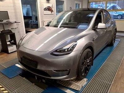 Silber Gebraucht 2024 Tesla Model Y Performance SUV | 38.900 € (Fairer Preis)
