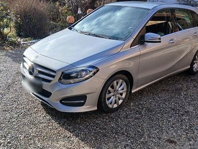 Gebraucht Mercedes B180 109 PS (80 kW) 2015 Silber Van / Kleinbus