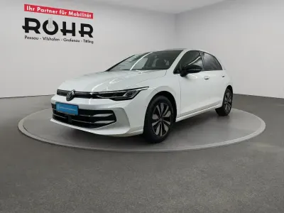 Używany VW Golf VIII Goal 116 KM (85 kW) 2025 Biały Sedan/Limuzyna