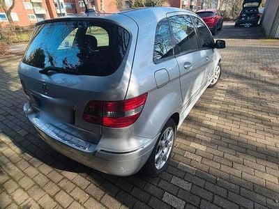 Gebraucht Mercedes B200 140 PS (102 kW) 2009 Silber Van / Kleinbus