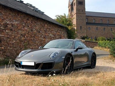 Porsche 911 Carrera 4 GTS