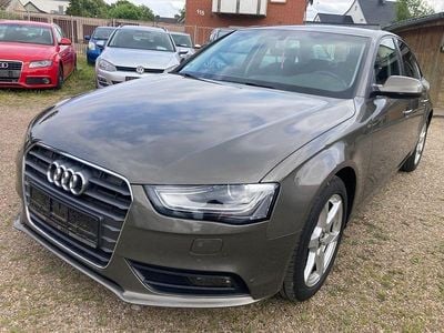 Grau Gebraucht 2012 Audi A4 Attraction Limousine | 10.999 € (Etwas zu teuer)
