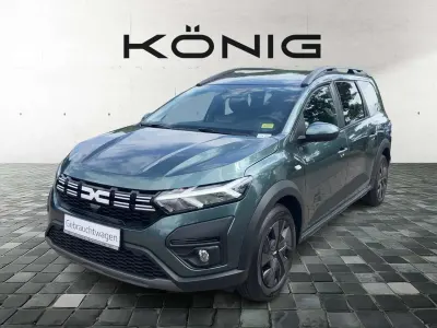 Gebraucht Dacia Jogger Expression 110 PS (80 kW) 2025 Zedergrün Van / Kleinbus