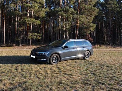Grau Gebraucht 2017 VW Passat Comfortline Kombi | 13.000 € (Fairer Preis)