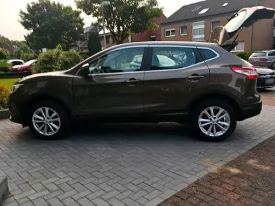 Gebraucht Nissan Qashqai 163 PS (119 kW) 2016 Braun SUV