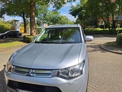 Gebraucht Mitsubishi Outlander Intense 150 PS (110 kW) 2013 Silber SUV
