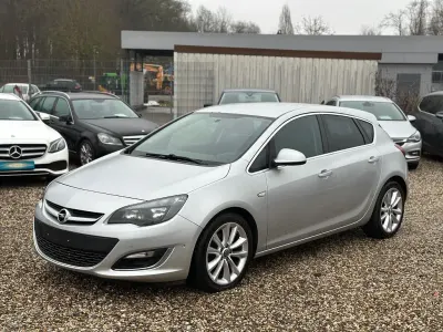 Gebraucht Opel Astra Sport 131 PS (96 kW) 2013 Silber Limousine