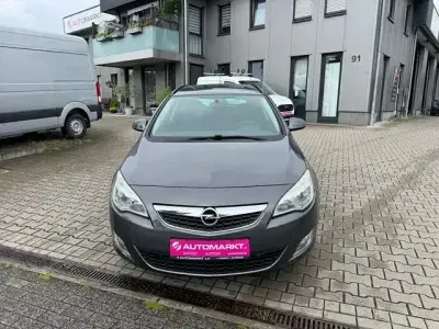 Gebraucht Opel Astra Design Edition 95 PS (69 kW) 2011 Andere Kombi