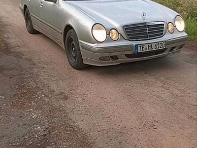 Mercedes E200