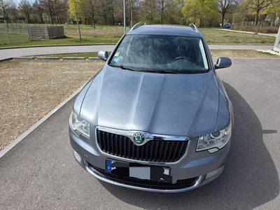 Używany Skoda Superb Ambition 140 KM (102 kW) 2012 Szary Kombi