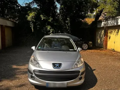 Gebraucht Peugeot 207 90 PS (66 kW) 2007 Silber Kleinwagen