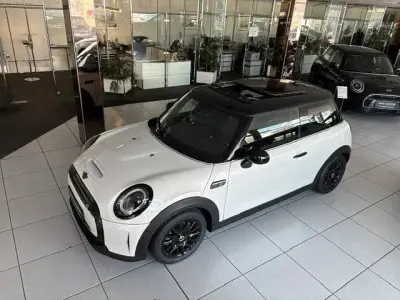 Gebraucht Mini Cooper SE Classic 135 kW (184 PS) 2023 Weiß Kleinwagen