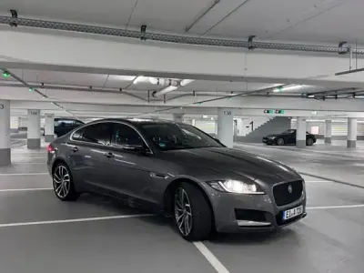 Gebraucht Jaguar XF Prestige 300 PS (220 kW) 2017 Grau Limousine