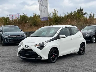 Gebraucht Toyota Aygo Play 72 PS (52 kW) 2019 Weiß Kleinwagen