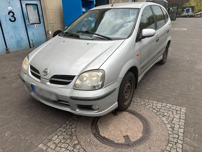 Nissan Almera Tino