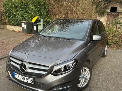 Gebraucht Mercedes B220 Urban 177 PS (130 kW) 2017 Grau Van / Kleinbus