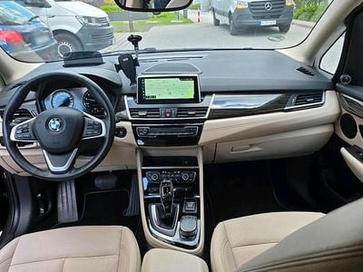 Gebraucht BMW 220 Luxury Line 192 PS (141 kW) 2018 Grau Van / Kleinbus