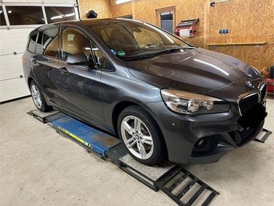 Gebraucht BMW 220 Gran Tourer Sport Line 190 PS (139 kW) 2017 Grau Van / Kleinbus