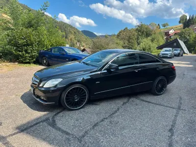 Gebraucht Mercedes E220 170 PS (125 kW) 2010 Schwarz Coupé